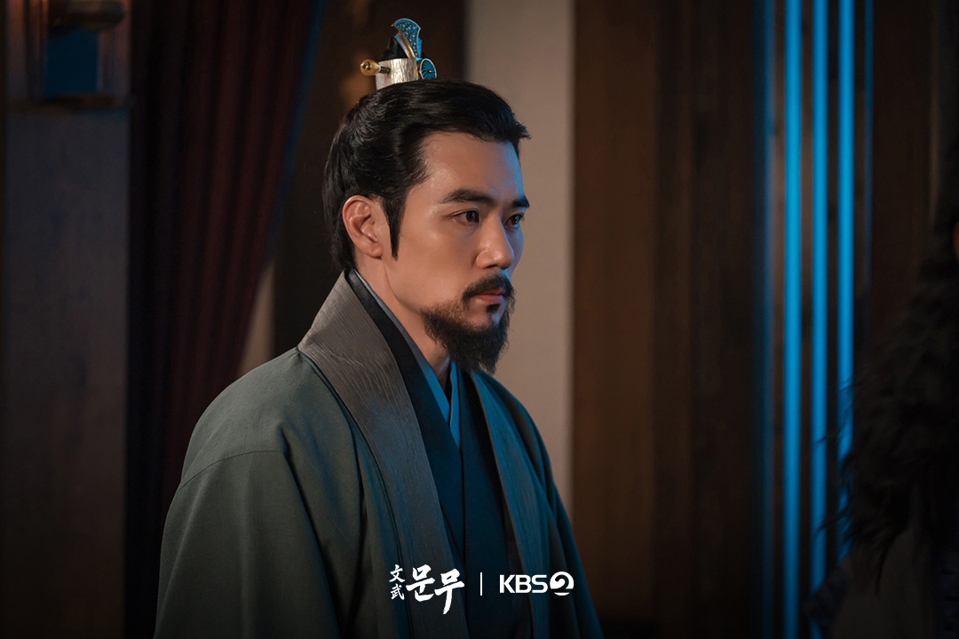 KBS_drama's tweet photo. [📸]

신라의 운명을 짊어진 지략가
삼국통일을 향해 나아가는 김춘추 김강우🗡️

🏹 600년간 이어진 전쟁과 삼국 내부의 격변 속에서 승리를 위해 모든 것을 건 지도자들의 이야기를 그린 드라마

KBS 2TV 대하드라마 [문무]
11월 14일 (토) 첫 방송

#KBS #문무 #이현욱 #장혁 #김강우 #박성웅 https://t.co/ZCkM9WRuOV