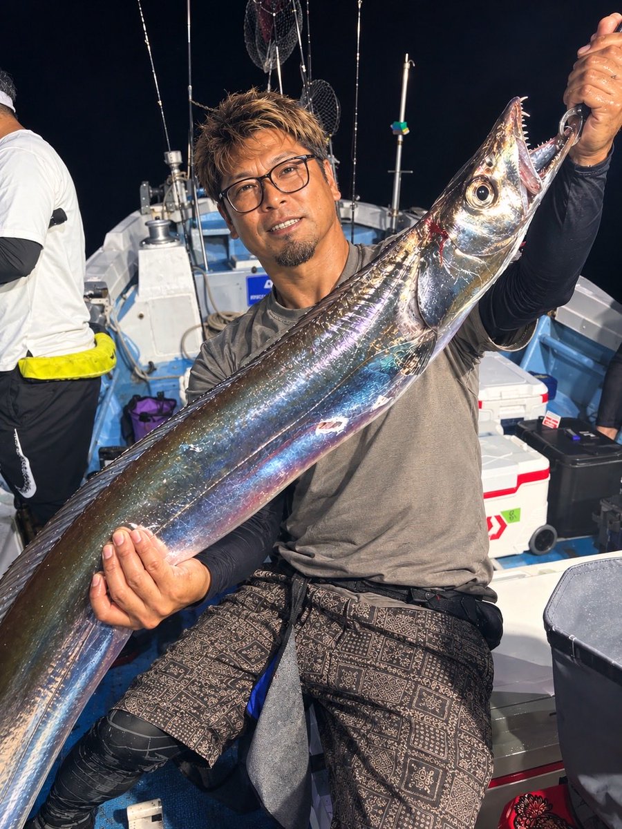 2Qh8m's tweet photo. まだ釣れるかなぁ？？
今月いっぱいまでは太刀魚やってみるか🤔
AIの力借りてます🤣🤣俺的には好みのイケオジ😍
#太刀魚テンヤ
#AI https://t.co/Cc7KI5XkhM