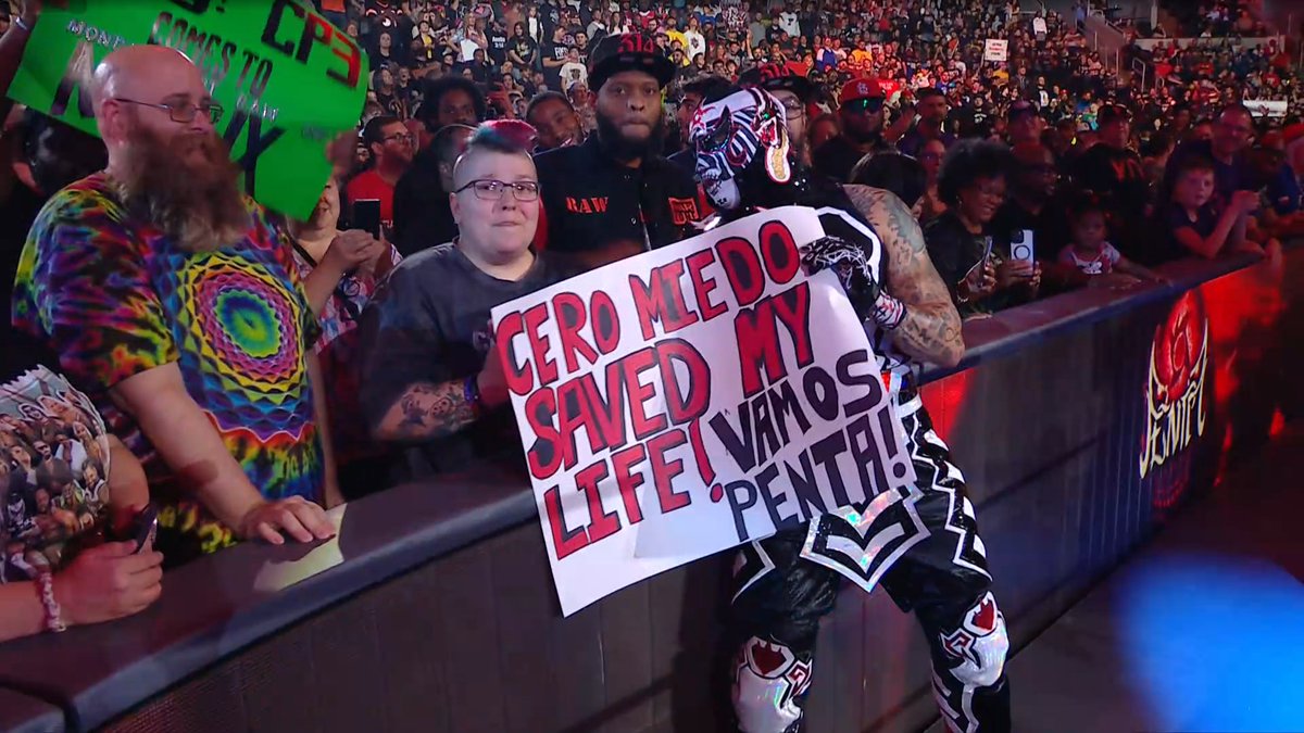 LuigiWrestling's tweet photo. "El Cero Miedo me salvó la vida, vamos Penta" ❤️❤️❤️ #WWERAW https://t.co/rjh3vbfkCh