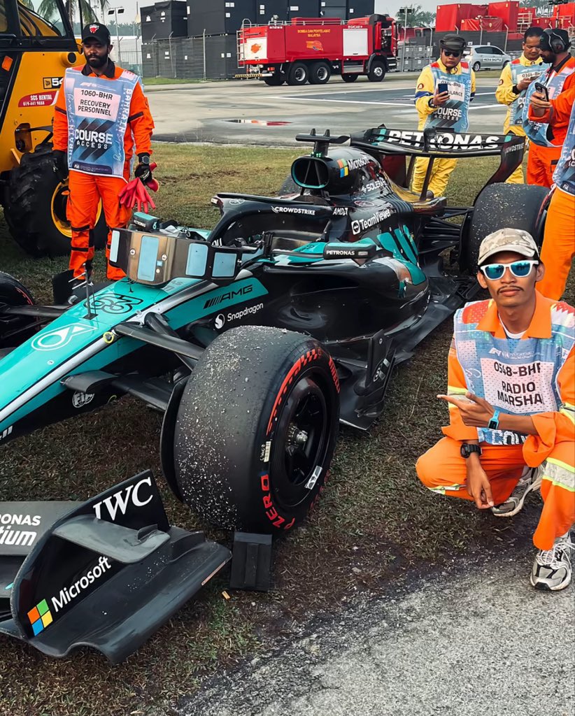 russellatte's tweet photo. THE MARSHALS WERE TAKING PICS WITH GEORGE'S DEAD CAR 😭 https://t.co/OmFJ9FW8JO