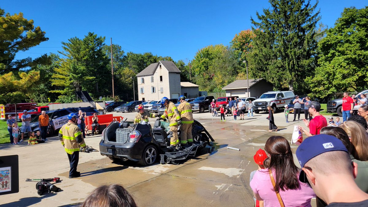 Box15's tweet photo. While Rehab 2 was in Gahanna, Rehab 1 participated in Westerville Fire's open house yesterday [1/2]
@WestervilleFire https://t.co/c2RLb7s777