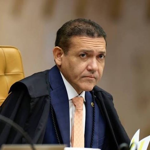 Delateinews's tweet photo. ⚠️URGENTE: Kassio Nunes Marques vê excessos no julgamento de Bolsonaro conduzido por Moraes ao analisar revisão criminal apresentada pela defesa e afirma que há muitos elementos do processo a serem contestados, e que seu voto poderá causar “comoção nacional” https://t.co/ff3dUqtutQ