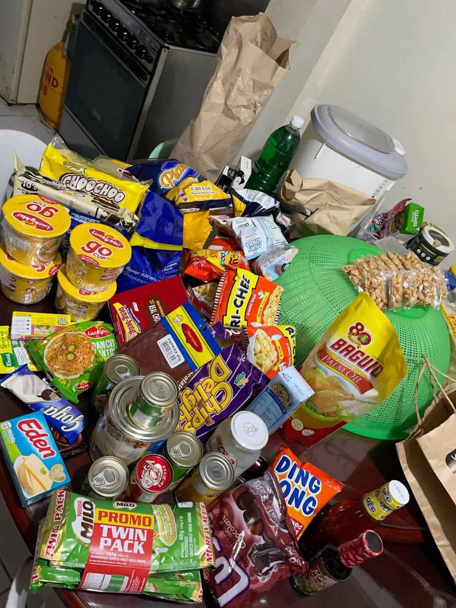bella_max5309's tweet photo. MHIE, hindi na ako nabubuhay sa sahod. Nabubuhay na lang ako sa 50% OFF voucher at free shipping 😭💀📦 Yung ₱2K na cart, biglang kalahati na lang dahil sa vouchers at discounts. Nasa baba yung mga legit stores para tipid ka rin sa checkout. ✨ https://t.co/t1rtKTG7og