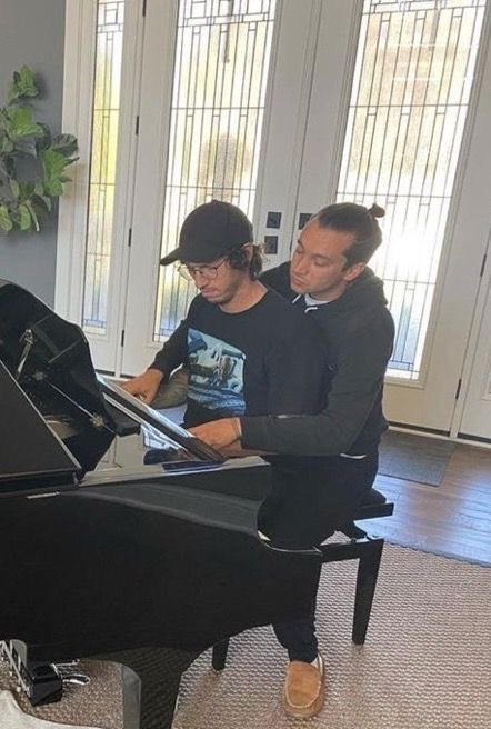 JEDICLANCY's tweet photo. THATS HIS BABY BOY 😭😭 https://t.co/OSfaZCFLEZ