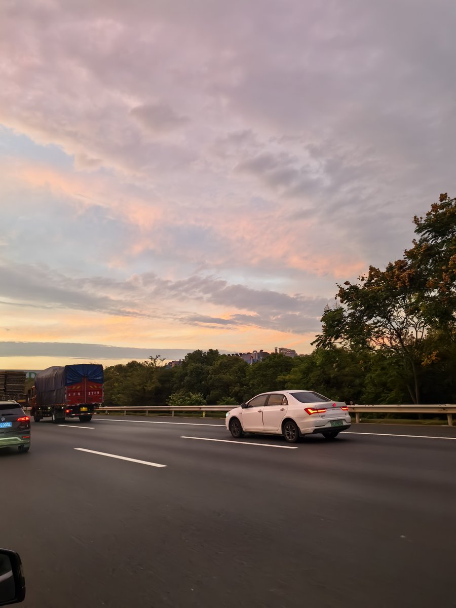 BellaStockob's tweet photo. [La rueda gira, el carro avanza hacia nuevas rutas llenas de oportunidades]， https://t.co/4zqUjTjhVl