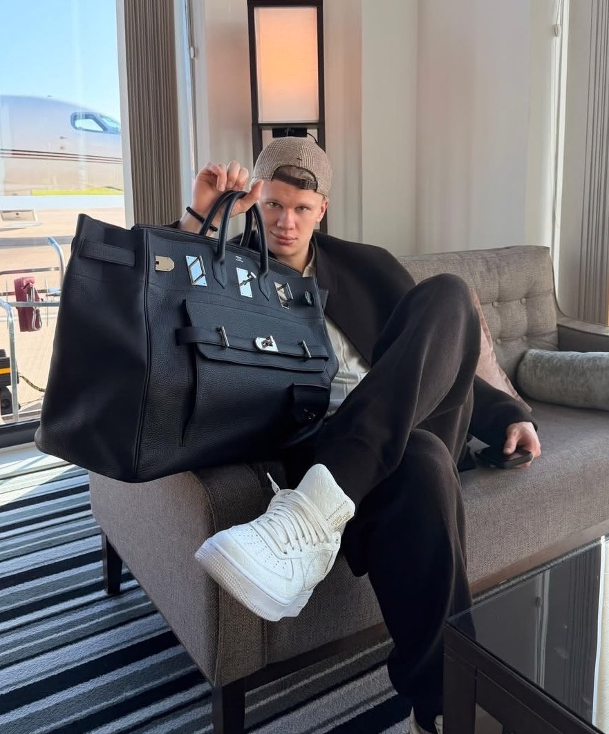 bariewnaw's tweet photo. Erling Haaland’s cunty bg collection - a Thread👜👅🪡 https://t.co/bnyt7uCFAx