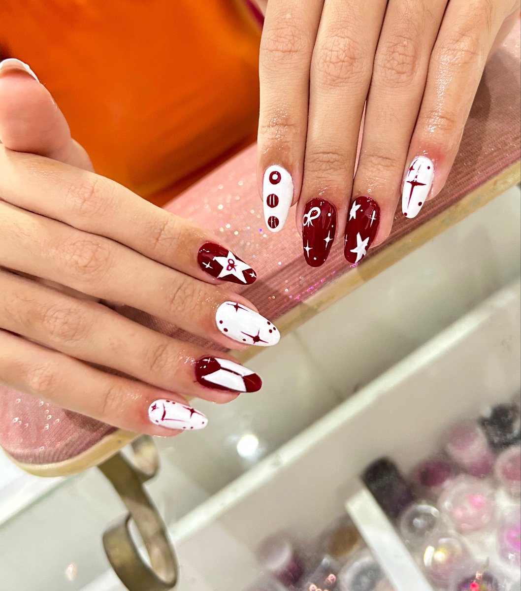 pedrinha_azul's tweet photo. MOOTS FIZ UNHAS ARIRANG(ja to na vibe do show) https://t.co/NWAMO9td8X