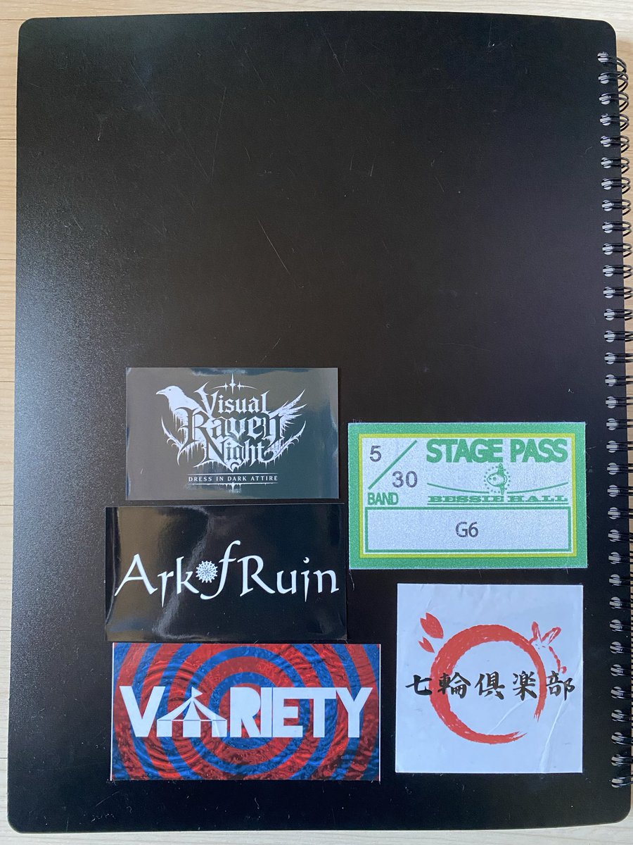 saekosaeTERU's tweet photo. Visual Raven Night
主催のAKIさん✨Ki-さん✨
ありがとうございました❣️
観客の皆さんも出演者も楽しめる仕掛けをたくさん準備してくださって、
身体も張ってくださって☺️🎤
すごく楽しくて、とってもかっこいいイベントでした🐦⬛✨
参加させていただけて幸せでした💕
#VisualRavenNight https://t.co/WEr5rbWJGe