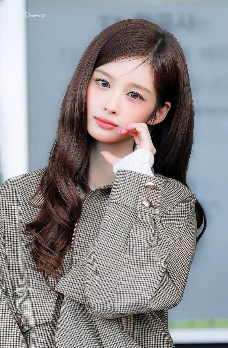 deerin0126's tweet photo. #설윤 #SULLYOON
#엔믹스 #NMIXX
260911 HQ
| ˶'ᵕ'˶）🫎🦌👸🏻 https://t.co/wskWXnKZsA