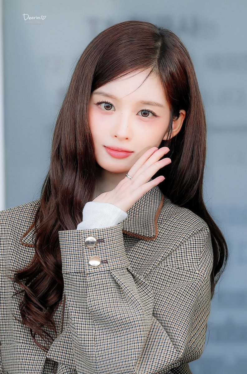 deerin0126's tweet photo. #설윤 #SULLYOON
#엔믹스 #NMIXX
260911 HQ
| ˶'ᵕ'˶）🫎🦌👸🏻 https://t.co/wskWXnKZsA