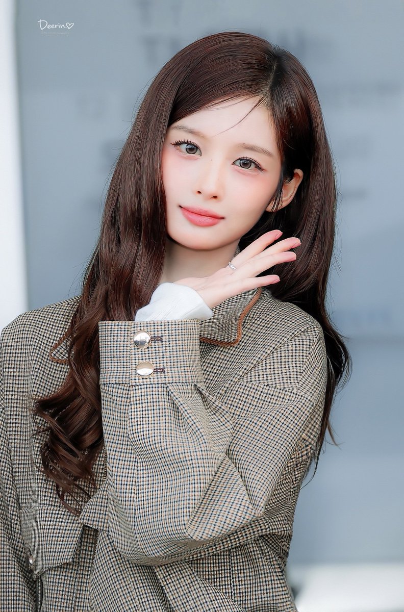 deerin0126's tweet photo. #설윤 #SULLYOON
#엔믹스 #NMIXX
260911 HQ
| ˶'ᵕ'˶）🫎🦌👸🏻 https://t.co/wskWXnKZsA