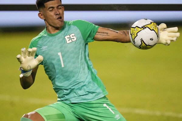 LuigiAlvarez96's tweet photo. Jugadores que vi descender con un equipo y selección: 

- Mario Gonzales. https://t.co/JDAV6buhtt