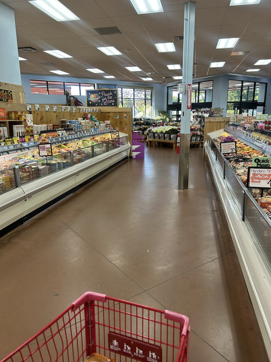 __cardsharp__'s tweet photo. If you go to Trader Joes before 9AM, Bibi’s agents aren’t up yet and you have a blissful shopping experience. https://t.co/0zIhZ9YWPc