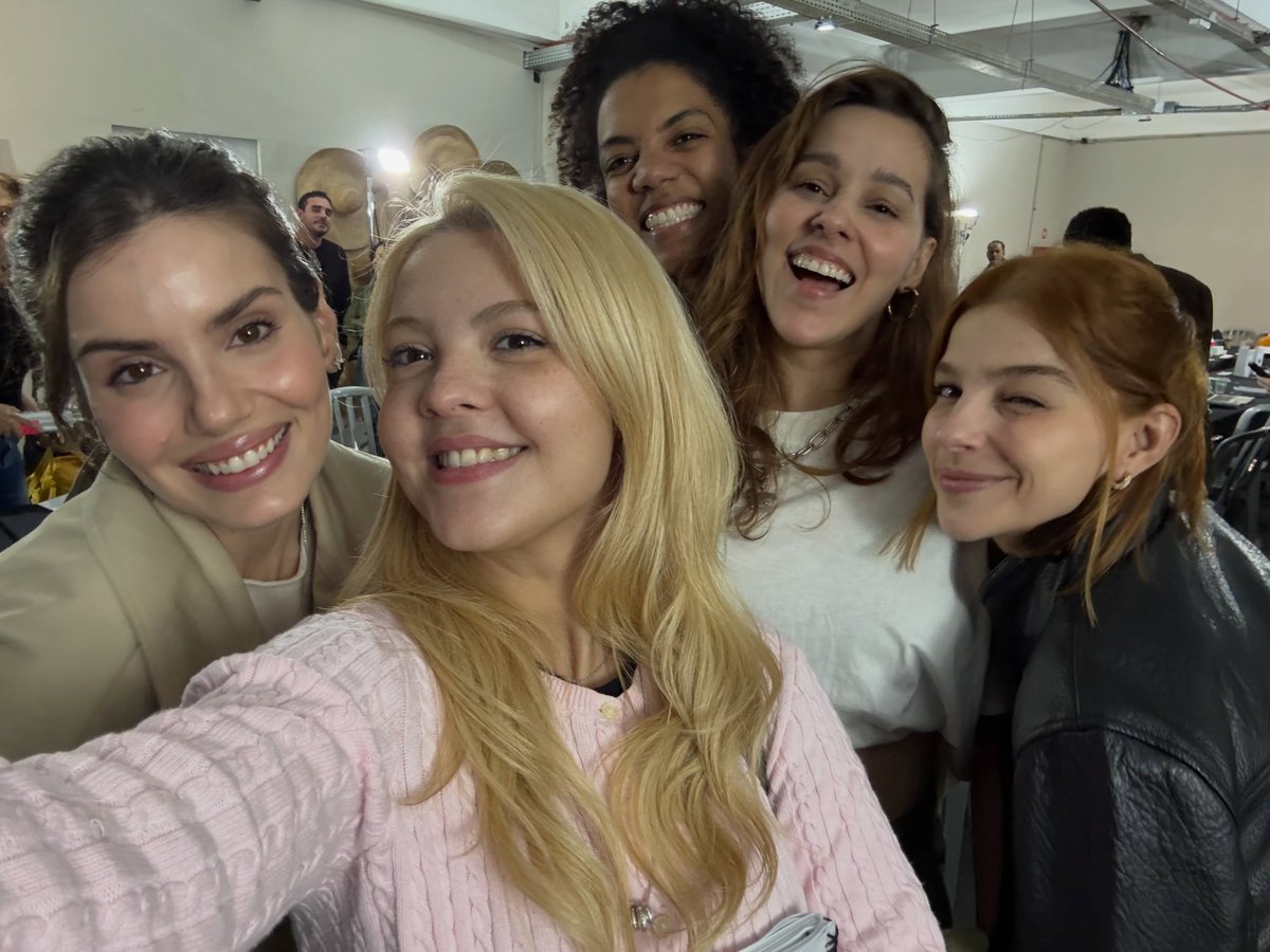 mavgfx's tweet photo. julia gomes também aaaaa https://t.co/TT0AjCVc7j