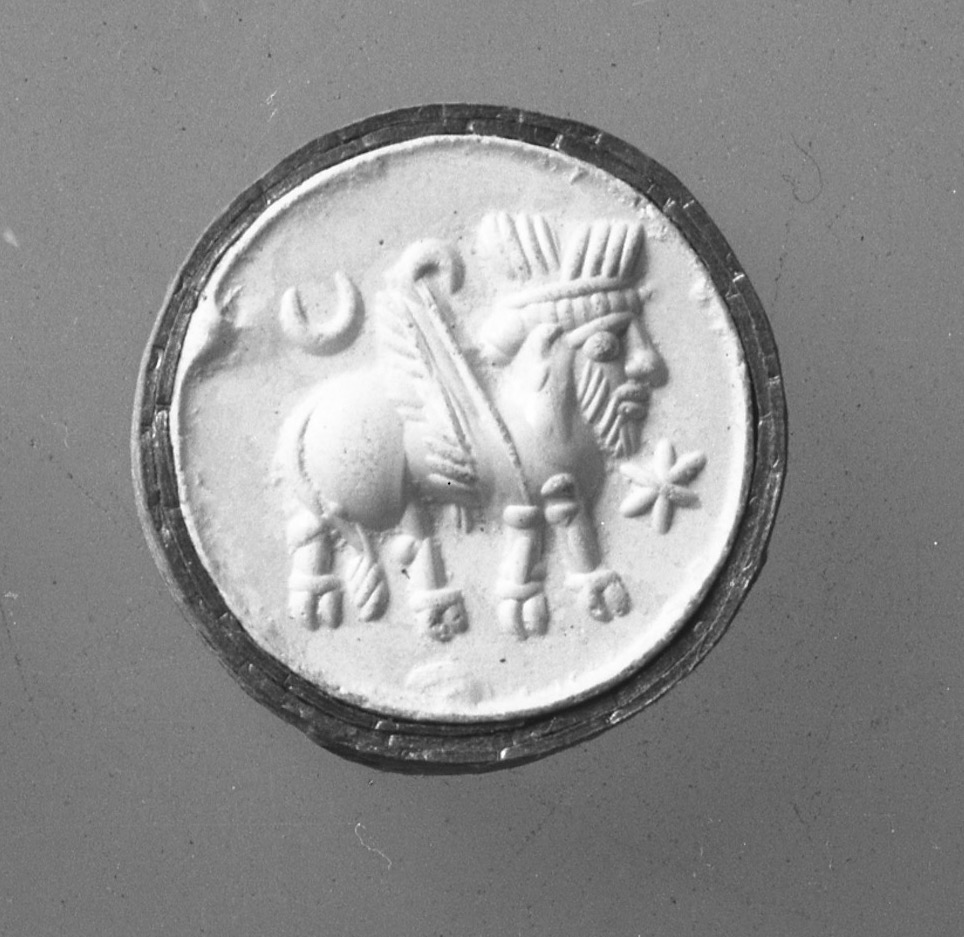 persiaanticua's tweet photo. After reviewing all the Sasanians seals at Copenhagen (including provenance info), there are only a few I find important and interesting 

these 2 were in the Niebuhr collection, acquired before 1778, 1: bought in Aleppo, DFa39 ; 2: in Basra, DFa40 https://t.co/1C5g3nXkpi