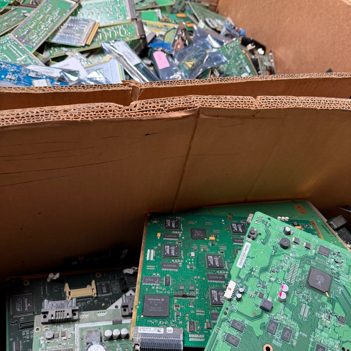 RebootTechLLC's tweet photo. Retired circuit boards can hold recoverable value. Responsible processing recovers gold, copper, and other materials, reduces mining demand, and keeps hazardous e-waste out of landfills.

https://t.co/lgcF3xNQP5
(626) 608-5354

#ITAD #GoldRecovery#UrbanMining#EWasteRecycling https://t.co/CFZ0ym5KbV