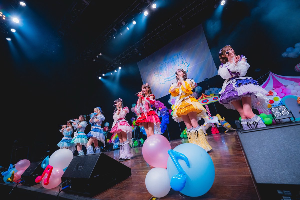 onephony_'s tweet photo. ❤︎お知らせ❤︎

11/15（日）

「名古屋私服チェキ会」

常滑イオンモールでのフリーライブの翌日🗓
私服チェキ会開催決定🎀👗⟡.·

そしてチェキ会の後には...
Aivery (@Aivery__ )ちゃんの
ツアー名古屋公演もあるよ🎤🍓♡

会場：新栄シャングリラ
開場：13:45
開演：14:00
終演：16:00

\\ 来場者全員プレゼント //
新体制 Fanfare衣装のステッカー📯

🎫10/7(水)22:00-先着販売開始
https://t.co/Mf3EDYZ5yL

#Onephony