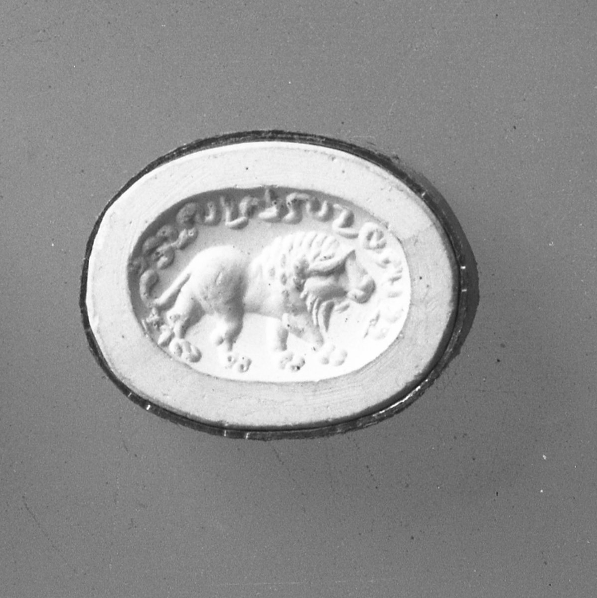 persiaanticua's tweet photo. So I may ask the museum for modern photos and then publish them. 

the only other interesting one for me is 1 here: Acquired in London, 1855-56, DFa694. For its similarity to 2-3 prev in Milan, Trivulzio Collection. noted by Herzfeld Notebook 19 (2), published by  Lajard 1847 (3) https://t.co/GBLUEObhUp