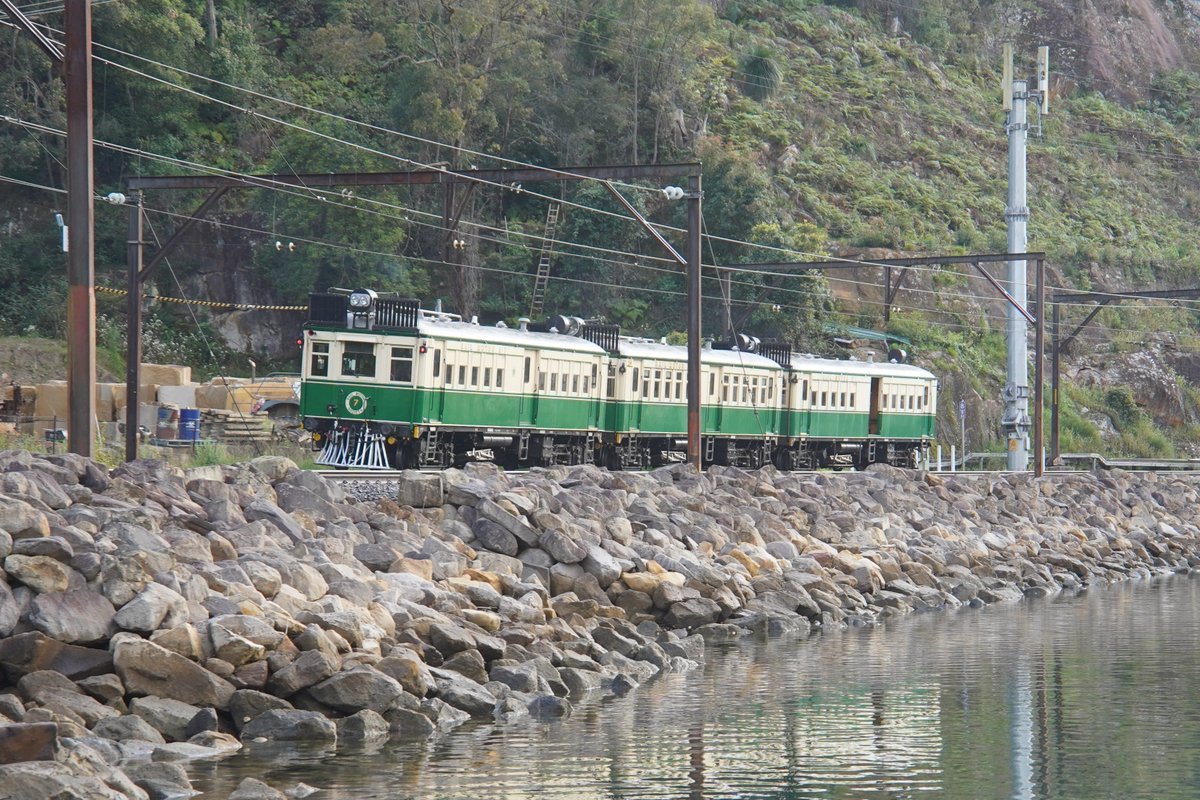 AunzRailfan's tweet photo. ギリギリセーフ!!!
CPH気動車エキスポ返却回送のWondabyne通過を何とかうまく被り回避で撮影できました！
反対の上り電車が通過時刻に停車。しかも降りる人数が多く、なかなか発車しなくてドキドキ。CPHの走行音が迫るなかゆっくりと上り列車が発車し、なんとかタイミングよく抜けてくれました！ https://t.co/49ktut0iC2