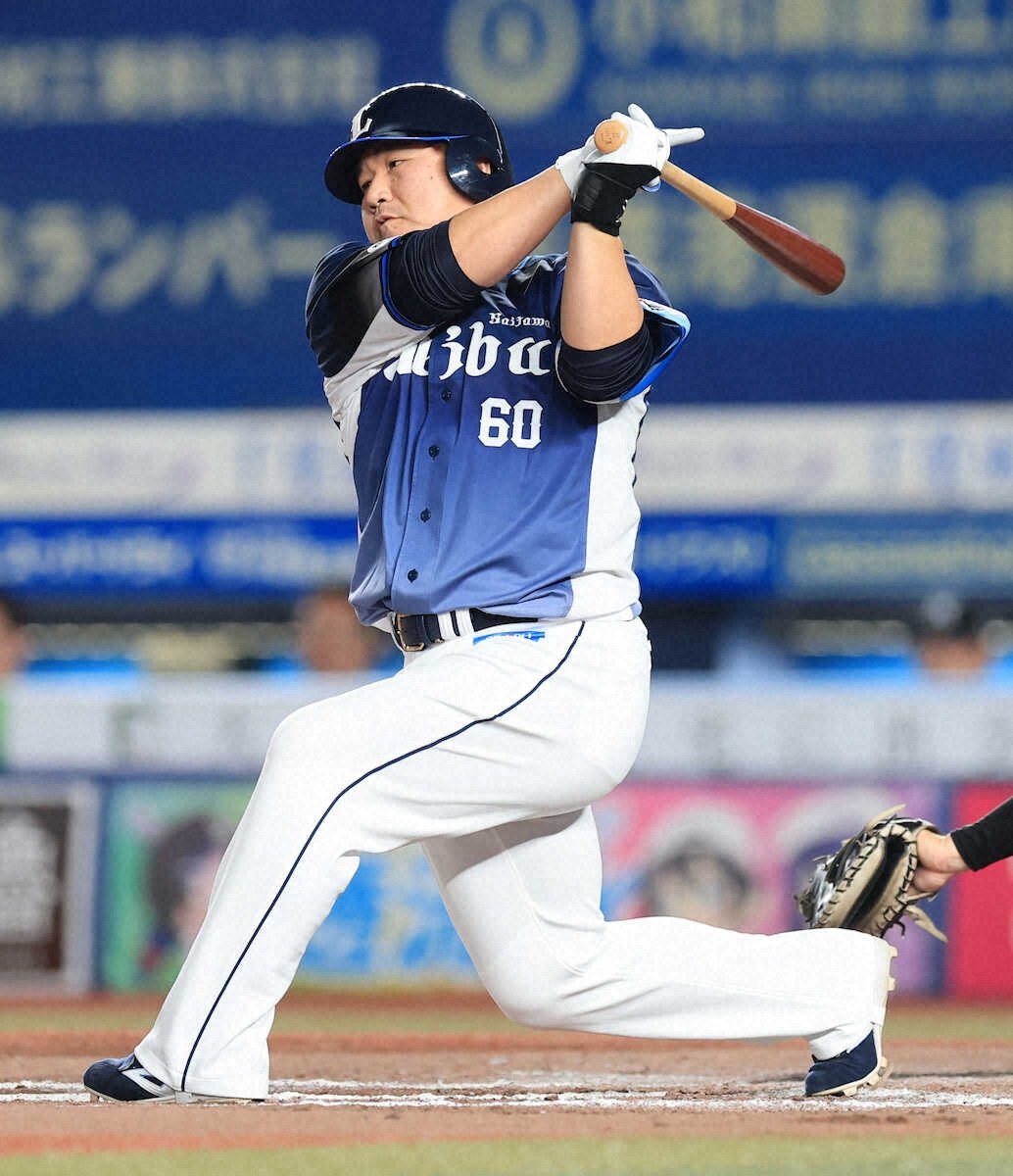 livedoornews's tweet photo. 【判明】西武の中村剛也が現役続行 43歳での500本塁打、24年連続弾狙う
https://t.co/YYKj29mKKA

同学年で同期入団の栗山が今季限りで現役引退した中で去就が注目されていたが、関係者によると、中村自身は現役続行への意思が強く、球団側も来季の貴重な戦力として計算しているという。 https://t.co/8CBmuB9W1C