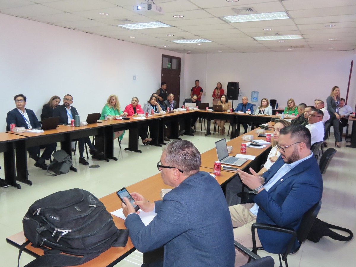 PJdeHonduras's tweet photo. Cinco personas privadas de libertad con enfermedades terminales obtuvieron su carta de libertad en las últimas horas, conforme a la ley, tras la revisión de la Mesa Técnica de Desinternamiento la que documentó, mediante los peritajes correspondientes, sus padecimientos físicos, por lo que se aprobó su excarcelación. #JusticiaAbierta #RostroHumano