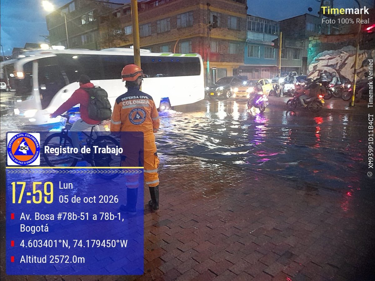 DefensaCivilCo's tweet photo. 🚨 #Bogotá | #Bosa Se registran fuertes lluvias y granizadas en #Suba, #Usme, #SanCristóbal, #PuenteAranda y #Tunjuelito. La @DefensaCivilCo apoya emergencias por inundaciones. #ListosEnPazOEmergencia🧡 https://t.co/vkYeFsVQ9C