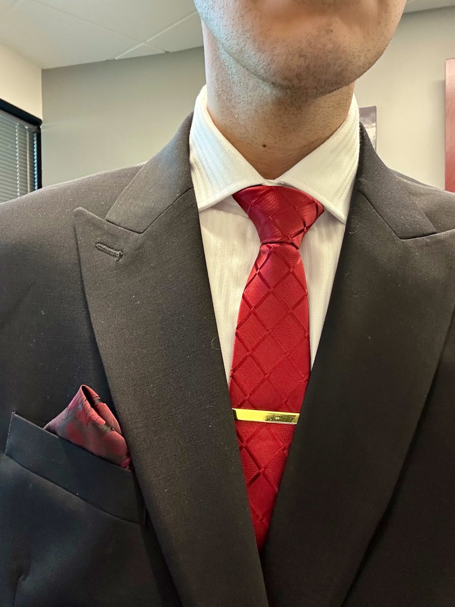 49ersHive's tweet photo. Work was so crazy I almost forgot to post my #VictoryMonday suit! This week we have a black double breasted suit with a wine red diamond pattern tie & of course the gold tie clip! #FTTB #DENvsSF https://t.co/ZFuCR5ps9X