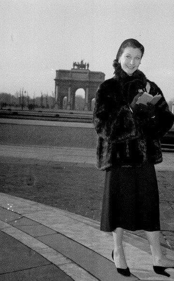 vvienleigh's tweet photo. vivien leigh in paris ♡ https://t.co/t06QD8hHaK