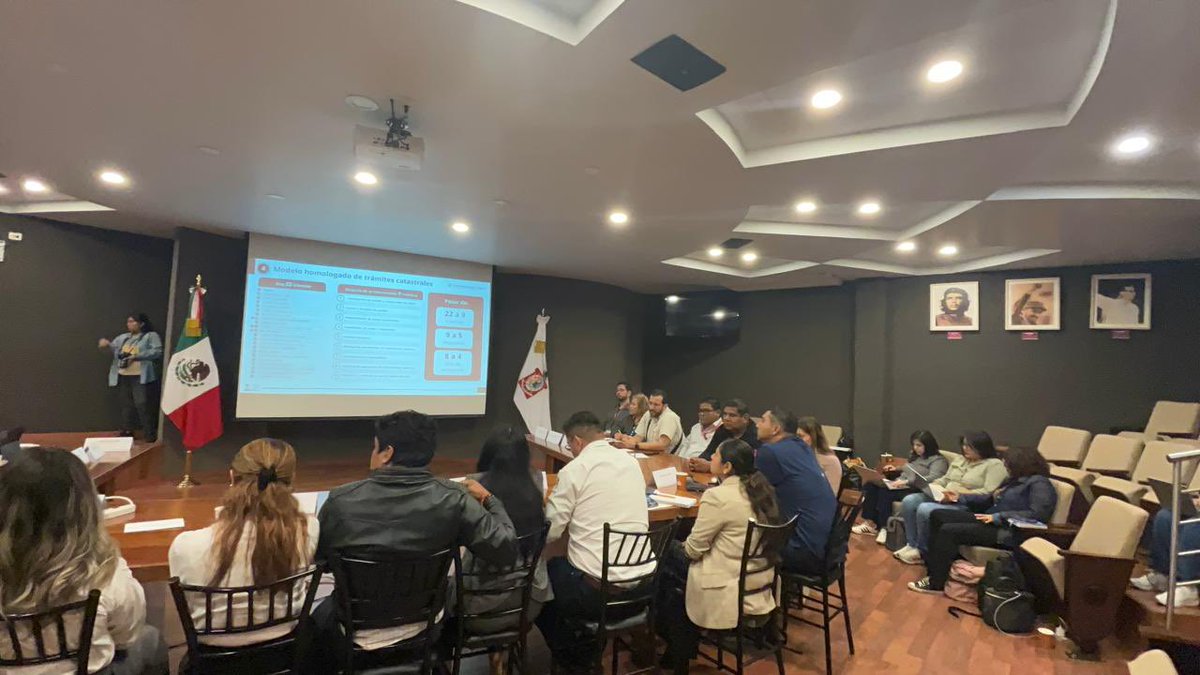 Catastro_GobOax's tweet photo. Este lunes, el titular del #ICEO, Mtro. @Gil_MG, participó en las mesas de trabajo con la @DesEconomicoOax y la Agencia de Tecnologías del @GobiernoMX, como parte del Plan Nacional Catastral impulsado por la Presidenta @Claudiashein. https://t.co/4At5CPjAP7