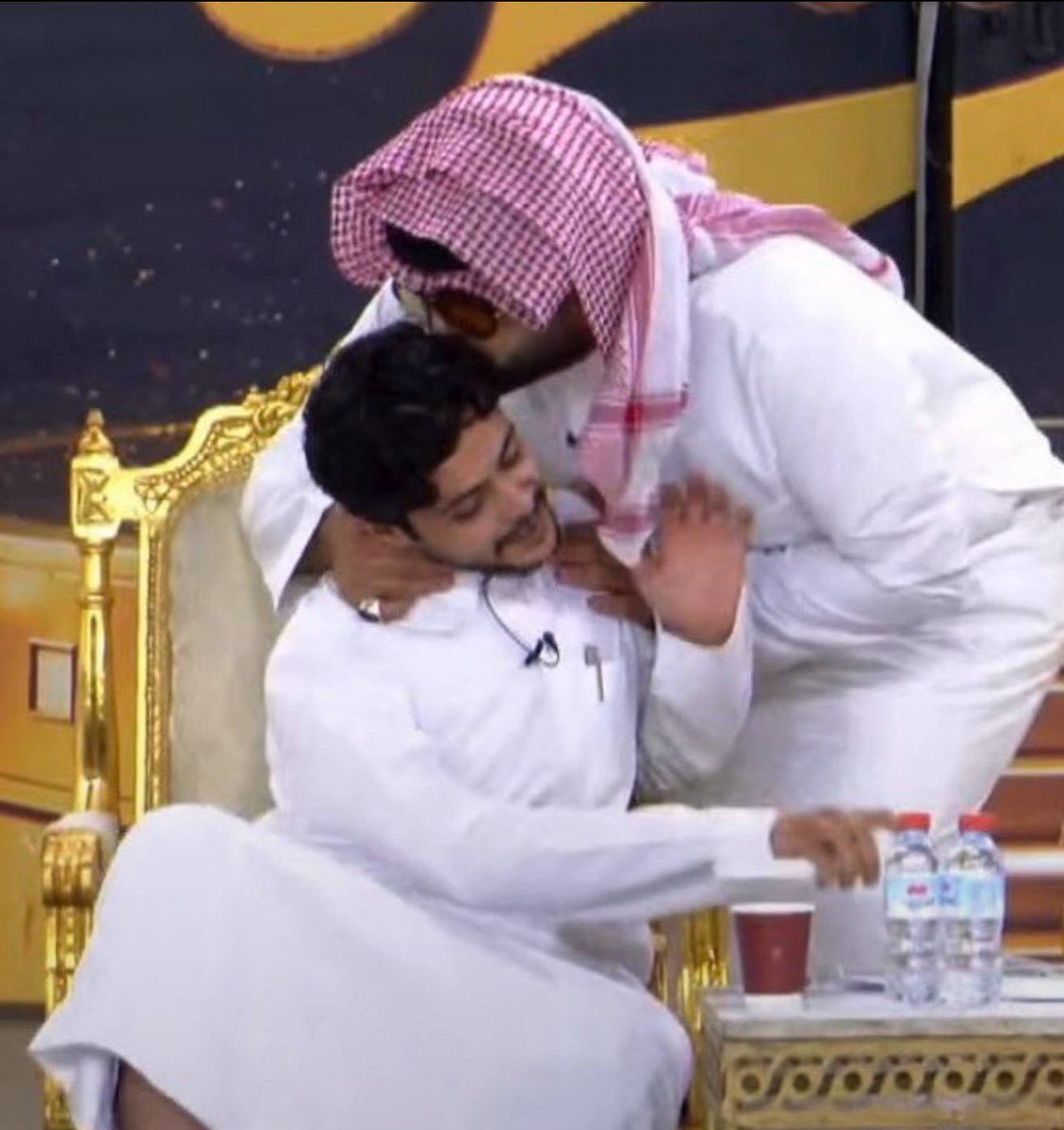 F_Writerdomin's tweet photo. يعكس تفاعل موظفي القناة إ��جاباً وتقديراً متبادلاً لكل ما يقدمه " النخبة" من محتوى ونشاطات متميزة. وتتجسد هذه العلاقة المميزة في احتفاء طاقم القناة بكل ما يمت بصلة لهذا الكيان من فكر وعطاء إبداعي🤲🫂
#رحلة_المليون75 
#معاذ_الفديد
#عبدالصمد_بادي
#زياد_الحربي https://t.co/oWdK1SCTRo