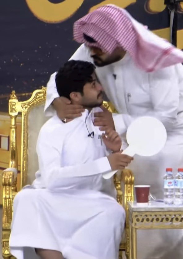 F_Writerdomin's tweet photo. يعكس تفاعل موظفي القناة إ��جاباً وتقديراً متبادلاً لكل ما يقدمه " النخبة" من محتوى ونشاطات متميزة. وتتجسد هذه العلاقة المميزة في احتفاء طاقم القناة بكل ما يمت بصلة لهذا الكيان من فكر وعطاء إبداعي🤲🫂
#رحلة_المليون75 
#معاذ_الفديد
#عبدالصمد_بادي
#زياد_الحربي https://t.co/oWdK1SCTRo