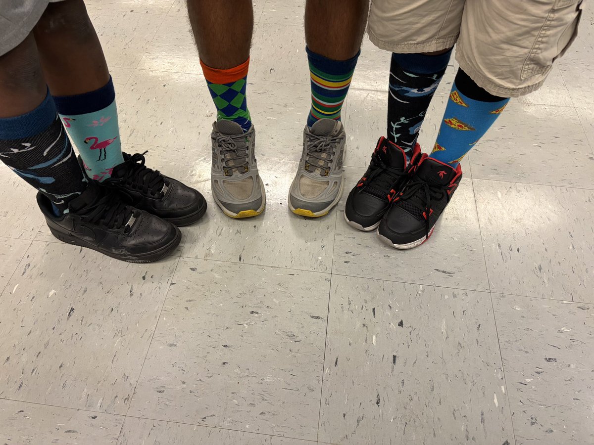 DrThelwell's tweet photo. 🎉 Day 1 of Attendance Spirit Week is in the books! 🐾🖤💛

We kicked off the week with 87% student attendance! Every day matters because learning is our TOP priority at the Wonderful Whispering Pines! 📚✨

#AttendanceMatters #MismatchMonday #PantherPride https://t.co/nCO6KP0zxN