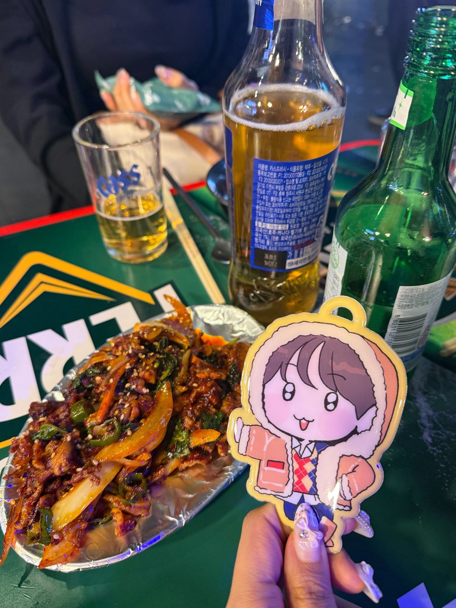 U_nanida's tweet photo. 인스타 올릴때마다 어디냐고 묻는 디엠이 오는 백제정육점 다녀왔구요 날이 점점 추우니까 빨리 종로 야장가서 술 많이 드세요 https://t.co/Ea1ZvBtrRn