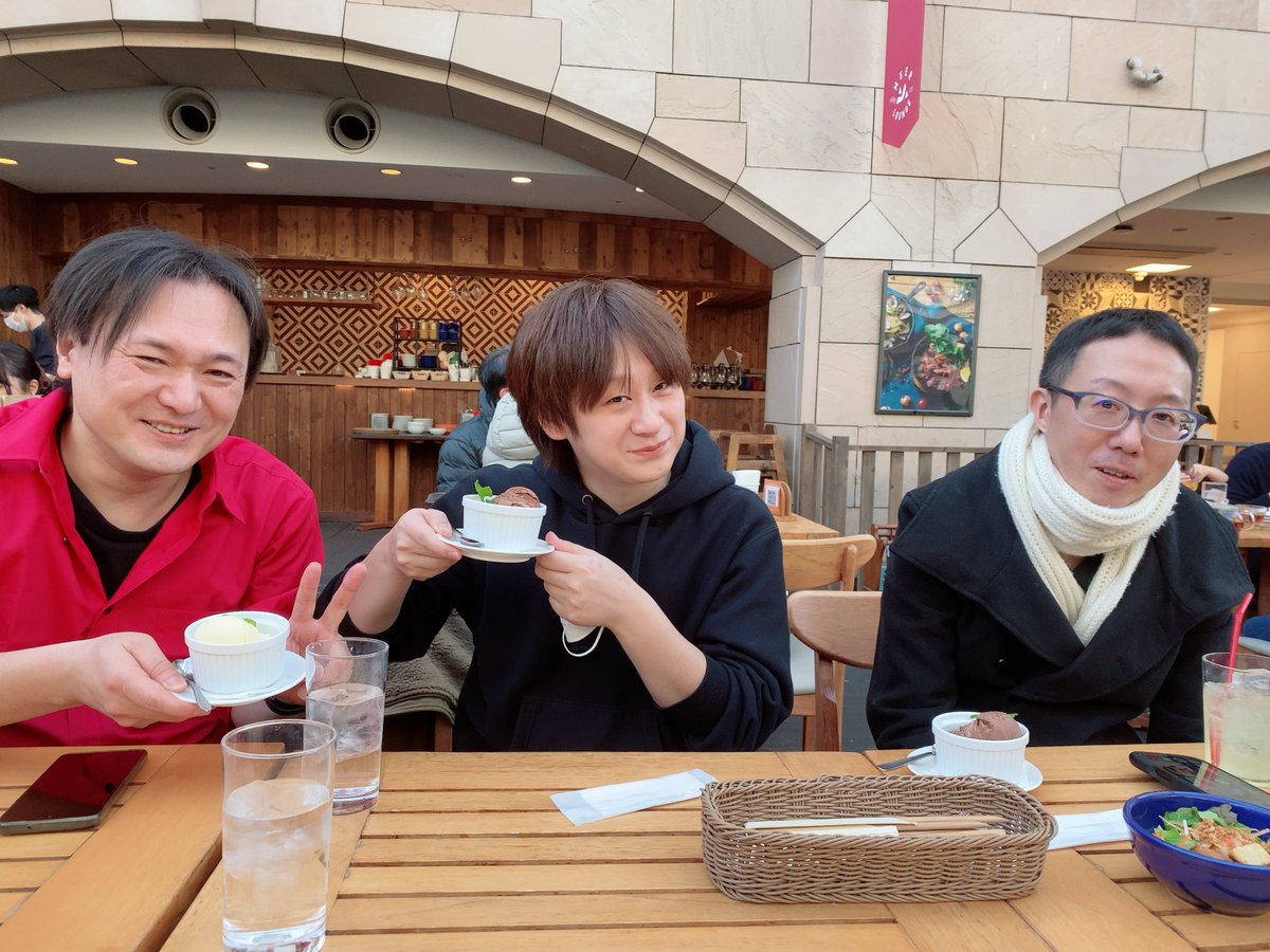 saekosaeTERU's tweet photo. @glay_G6 G6を立ち上げて、引っ張ってくれていたshoさんの脱退、とても寂しいです😢

初心者の私を温かく仲間に入れてくれて、
1年半の間一緒に活動してくれてありがとうございました💐

ファクトリーでランチした時の写真
（MASAさん不在💦） https://t.co/okplV0Ii2b