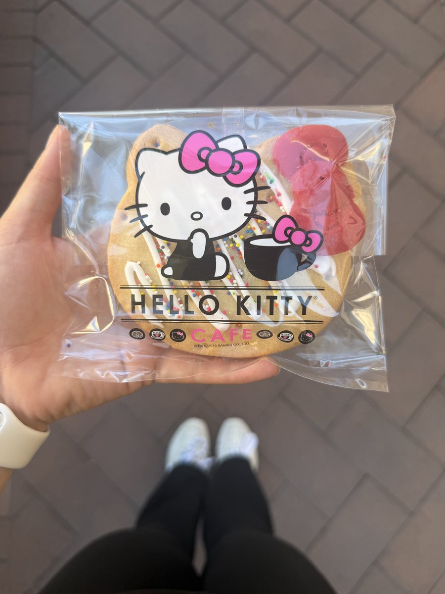 bellacela_'s tweet photo. Irvine Spectrum Center 🐱 https://t.co/MYnwtPYw9n