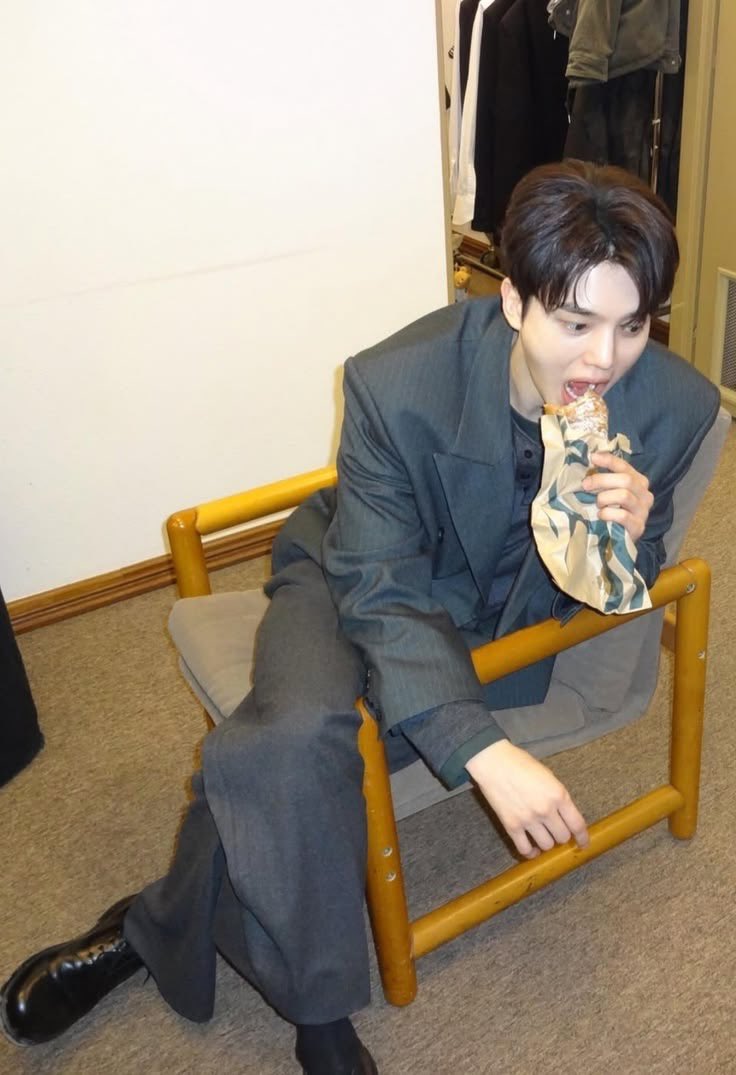 agentSONGKANG's tweet photo. @THECASE00 met pagiiiiw 
Nyarap dulu gak sih sambil nunggu weekend https://t.co/SgB3WtjhqE