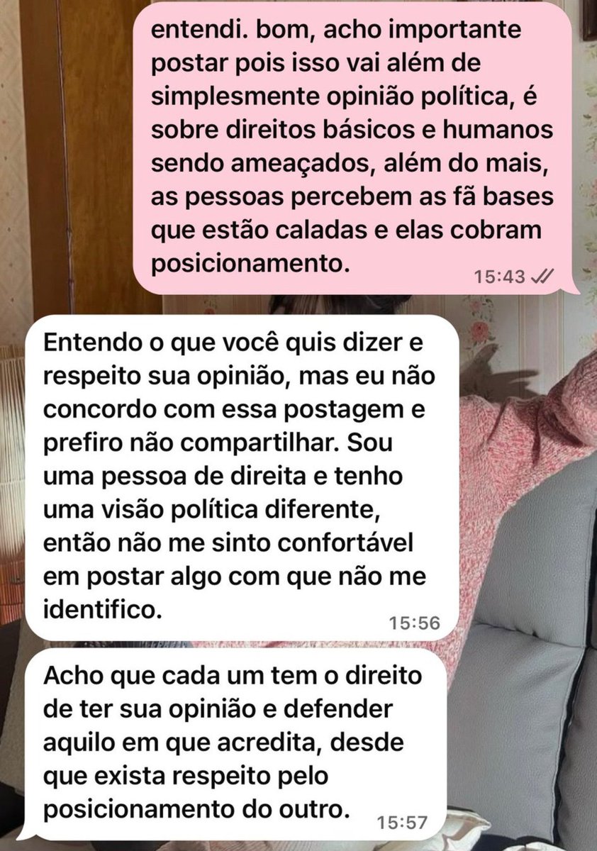 letterstoflame's tweet photo. em época de eleição todo mundo mostra as garras uma hora ou outra, pois bem, a maior fanbase do illit se assumiu bolsonarista e espero que vocês prestem atenção nas fanbases grandes que estão se movimentando, ajudando e compartilhando sobre a nossa situação atual. com a ascensão da extrema direita no país, é importante manter nosso caráter e não deixar que essas pessoas ocupem nossos espaços. ;)