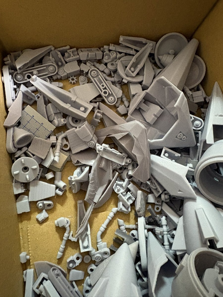 Puon_Shion's tweet photo. #ガオガイガー
#3Dモデリング
初の3DモデリングにステルスガオーⅡへの換装パーツを選んだがため、多くの失敗を繰り返したおん。
これだけの犠牲（もっとある）の果てにようやく完成したのがコレだおん。
1本六千円のレジンは高く、10万近くかかったけれど、多くのことが学べたと思うおん。
( ߹𖥦߹ ) https://t.co/DoKtkImVrq