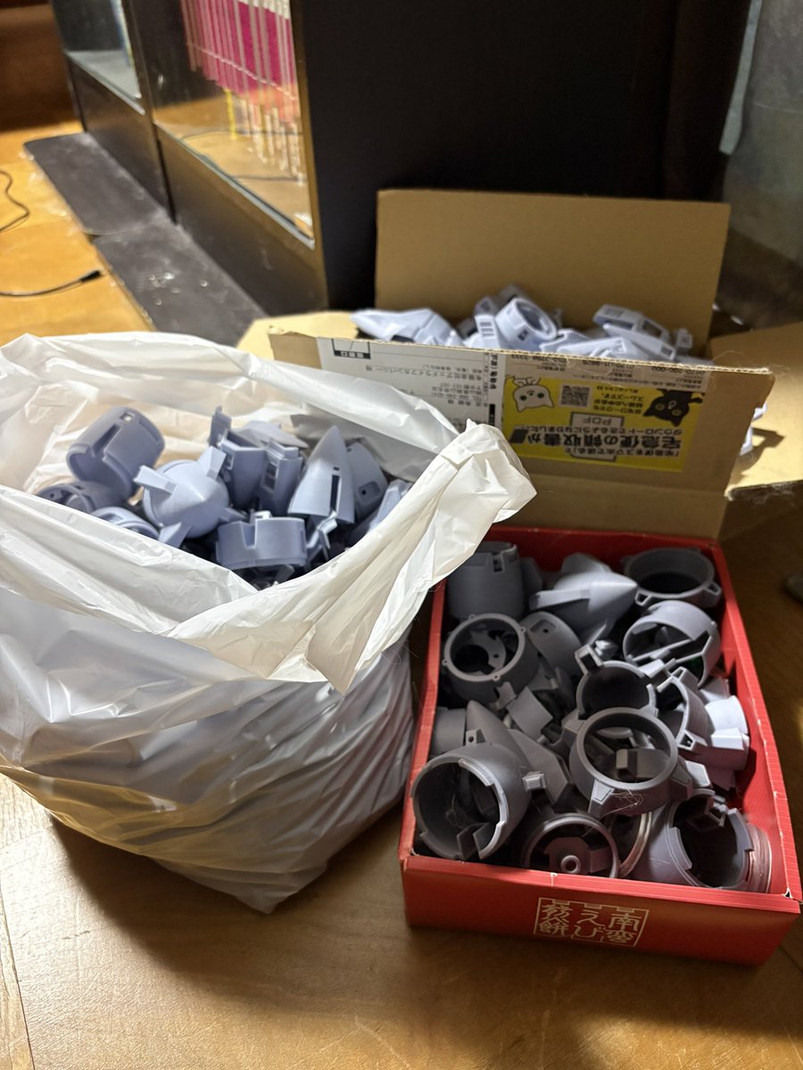 Puon_Shion's tweet photo. #ガオガイガー
#3Dモデリング
初の3DモデリングにステルスガオーⅡへの換装パーツを選んだがため、多くの失敗を繰り返したおん。
これだけの犠牲（もっとある）の果てにようやく完成したのがコレだおん。
1本六千円のレジンは高く、10万近くかかったけれど、多くのことが学べたと思うおん。
( ߹𖥦߹ ) https://t.co/DoKtkImVrq