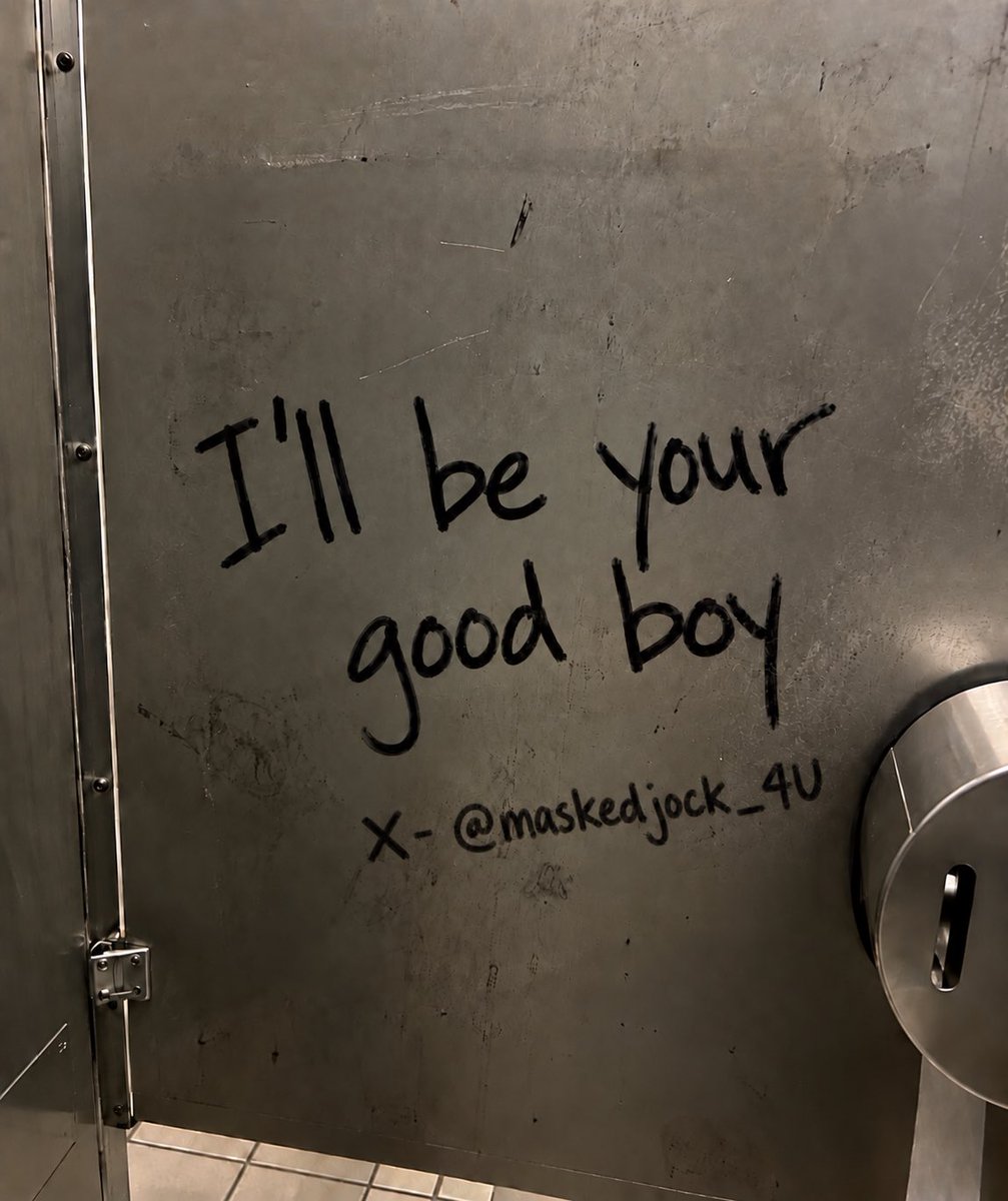 MaskedJock_ForU's tweet photo. Meet me in the bathroom for a little play time with your good boy Johnny. I’m hooded and ready for you daddy. #GayTwitter #MuscleJock #GayFitness https://t.co/6PtiW52jFa