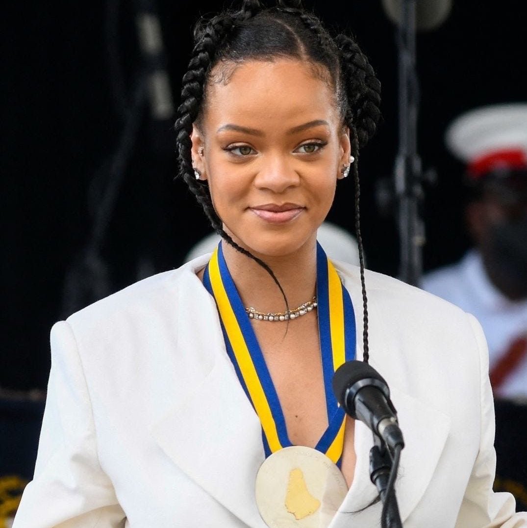 hqfenty's tweet photo. 🧵 Rihanna x Flávio Bolsonaro: saiba quem fez mais pela saúde, educação e economia de seu país. (A THREAD) https://t.co/yqAvZZ0AVs