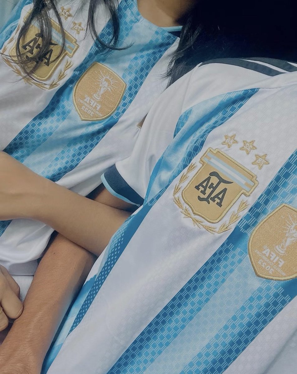 aj301095's tweet photo. i dont really remember when i chose Messi over any other footballer..
but it was definitely coz of one mad Messi boy…
&amp; dating a Messi fan is guaranteed Loyalty..
💙🤍💙🤍 https://t.co/pcAROR1ztr