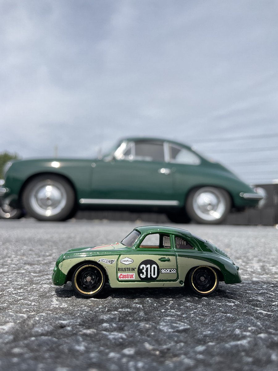hotwheelstinian's tweet photo. 60年代にタイムスリップ
HWポルシェ356

刻々と人生の終盤に近づいていく
楽しい事を見つけて日々全力投球

#ポルシェ　#Porsche  #ミニカー　
#ホットウィール情熱日記 https://t.co/kX04UMRpOA