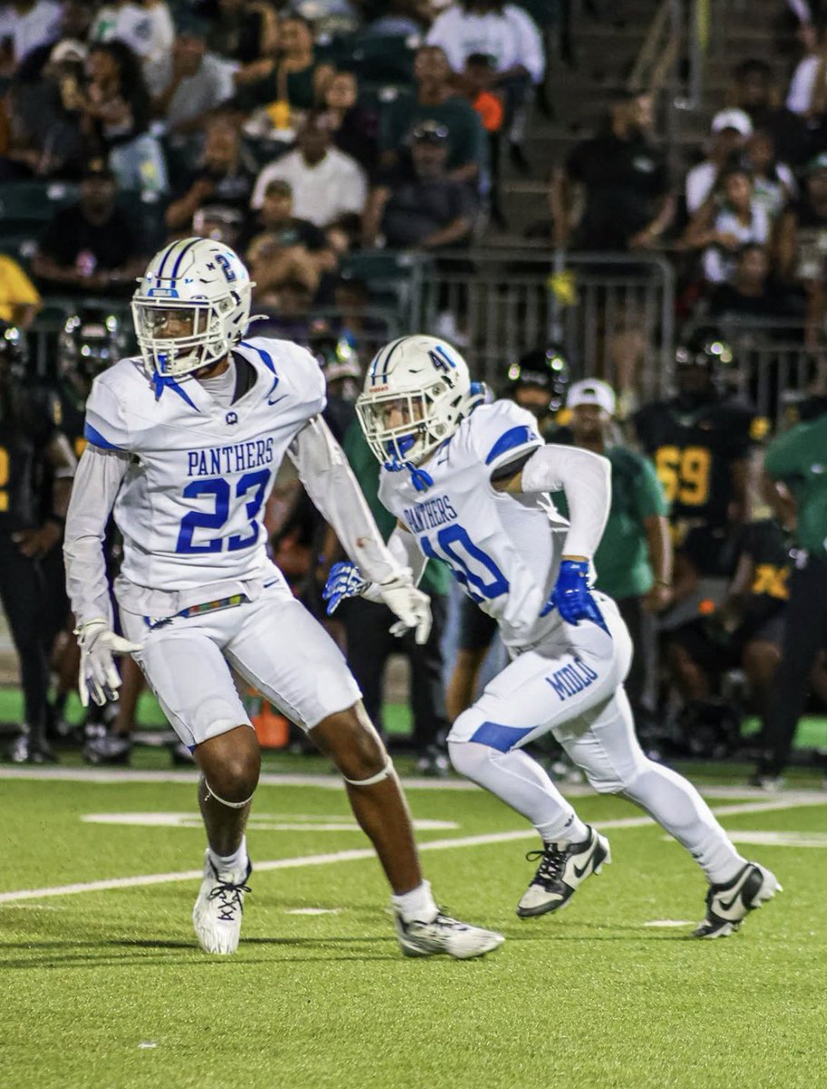 _HankStark's tweet photo. Football pics from desoto, 4 solo tackles on 4 star Texas Tech commit SaRod Baker! https://t.co/flGiObepPy