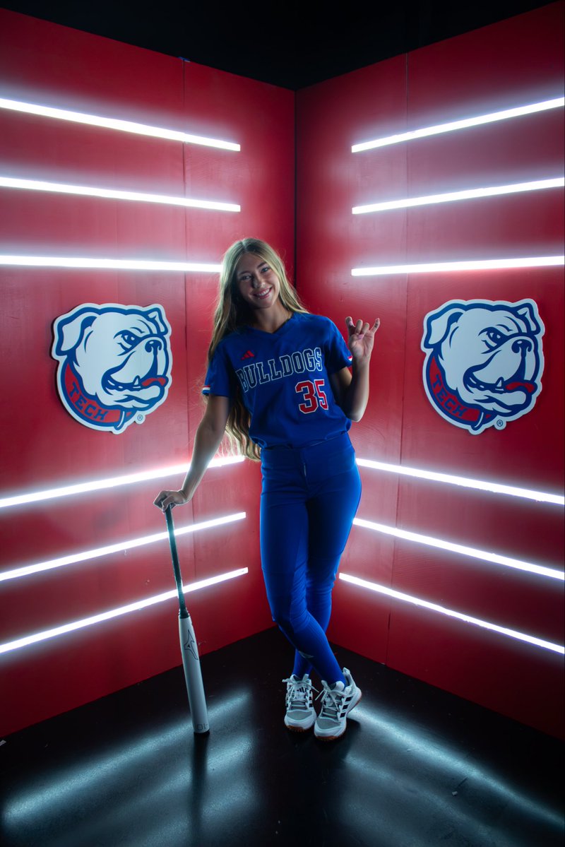 CarleeRabal's tweet photo. Go Bulldogs! 💙🐶❤️ #commited 

@la_techSBCoachT @TKrobetzky @madiegreen27 @CoachJeffMartin @CoachValtier @coachjrtorres @ImpactGoldOrg https://t.co/GhYZ8u2VUW