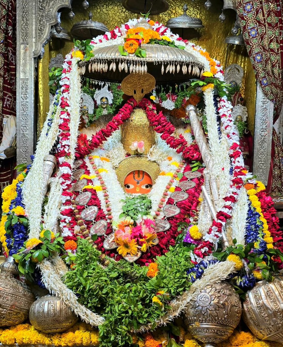ShriAyodhya_'s tweet photo. सिद्धपीठ श्री हनुमानगढ़ी अयोध्या धाम श्री हनुमान जी महाराज के 06-10-26 मंगलवार के अद्भुत एवं अलौकिक दर्शन।

श्री हनुमान जी की कृपा आप सभी पर बनी रहे।

जय श्री राम ~ जय बजरंगबली!! https://t.co/spb8BtM8Tu