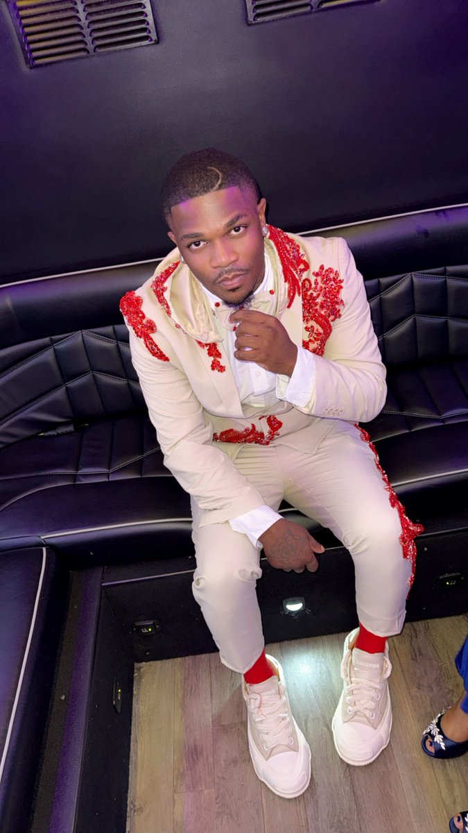 NarKenze's tweet photo. Niggas in suits got dicks for loots 🙂‍↔️ https://t.co/p995CSMaKA