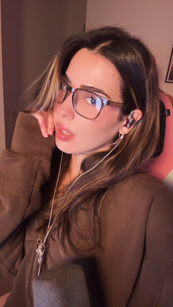 saudijae's tweet photo. IM LIVE 

WHERE DOES CHAT HAVE ME WORKING AT NOW!?😭

https://t.co/cJhLYGUlrj

https://t.co/2DBRrnUbWO 

#streamer #stream #horro #scary #scarygames #indiegames https://t.co/GawH8F9poH