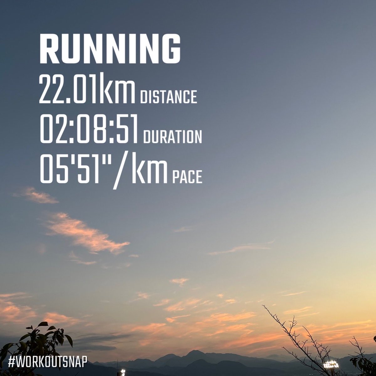 ka_t_ji's tweet photo. 今朝は22キロ🏃‍♀️
今日もバテバテで疲れたけど走った後に後悔したことはないし元気に走れることに感謝です☺️
写真は先週とある場所で撮ったものだけど秋を感じる風景でした🍂 https://t.co/Dw8nYwYcSy