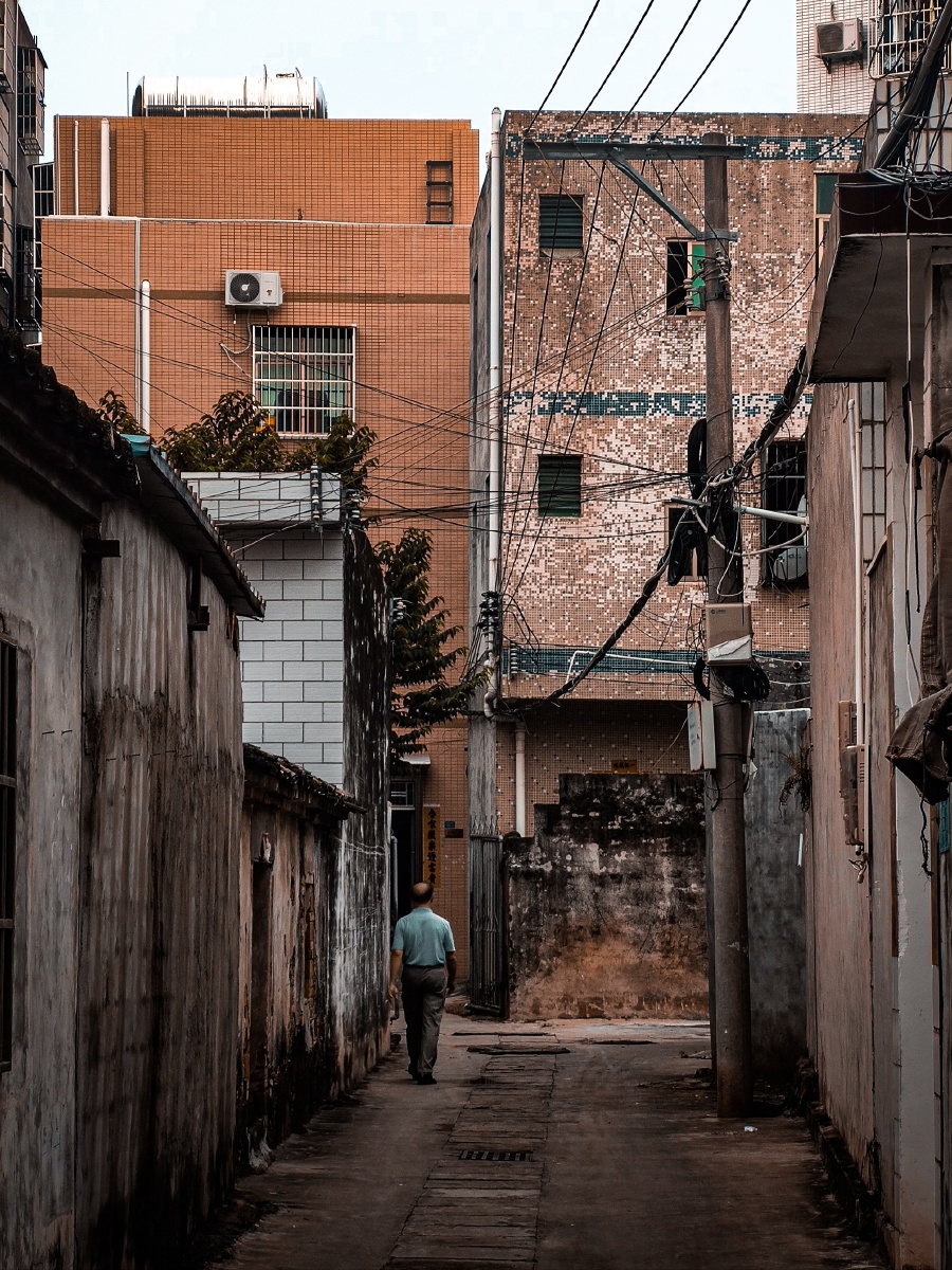 eastgun82's tweet photo. I saw a mute guy make a wrong move that made others lie low in the alley. https://t.co/okFuC0sYkI
